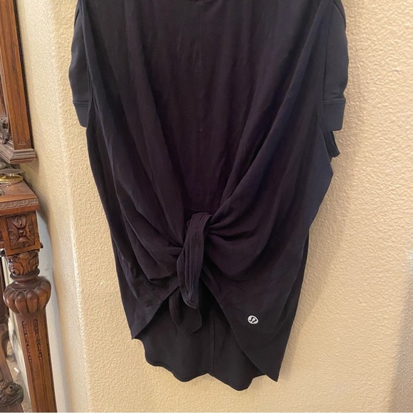 LULULEMON Women Black Flow Y 2-in-1 Yoga Tank Top Light Support A-C Cups Size 8 - Picture 2 of 7